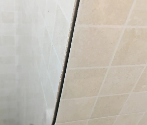 新田瓷砖空鼓维修公司分享阳台瓷砖脱落的修复过程可以分为以下几个步骤